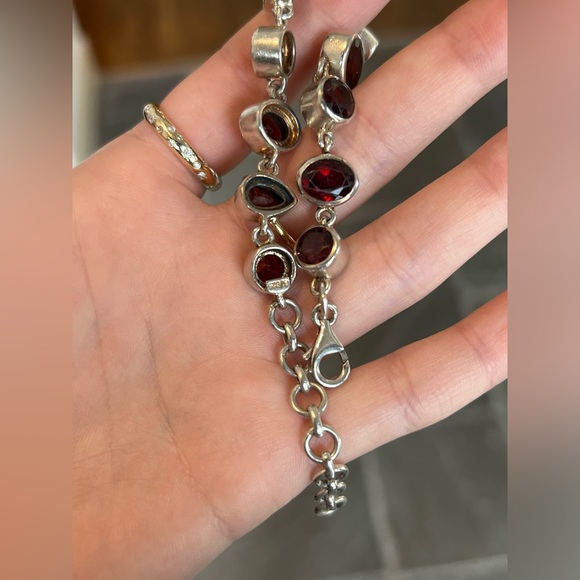 Genuine Garnet and Sterling Silver vintage chain bracelet - Picture 2 of 6